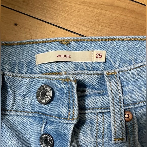 Levi’s size 25 wedgie jeans - Picture 1 of 3